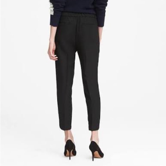 NWT Banana Republic Hayden Tapered Fit Pull On Dolphin Hem Ankle Pant - Picture 3 of 13